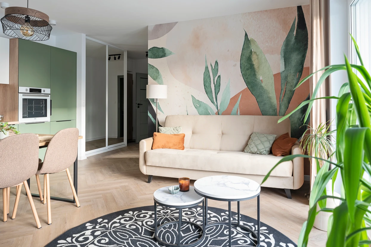 Chambre à deux décorations avec des tableaux ensemble